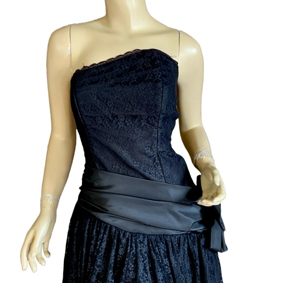 VINTAGE 1980'S BY CAROL BLACK LACE STRAPLESS MIDI PARTY DRESS W/SATIN BOW (6) - Picture 3 of 15